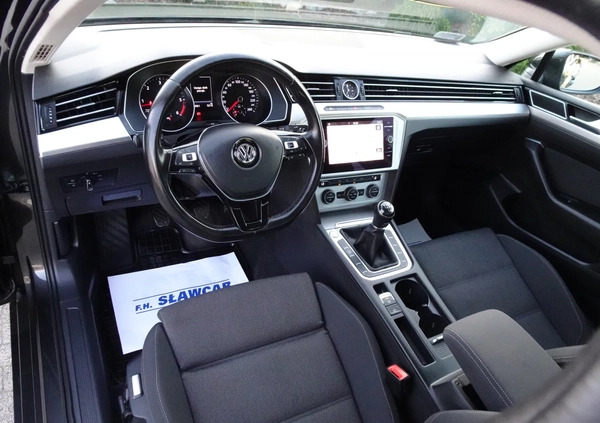 Volkswagen Passat cena 67800 przebieg: 163000, rok produkcji 2019 z Połaniec małe 667